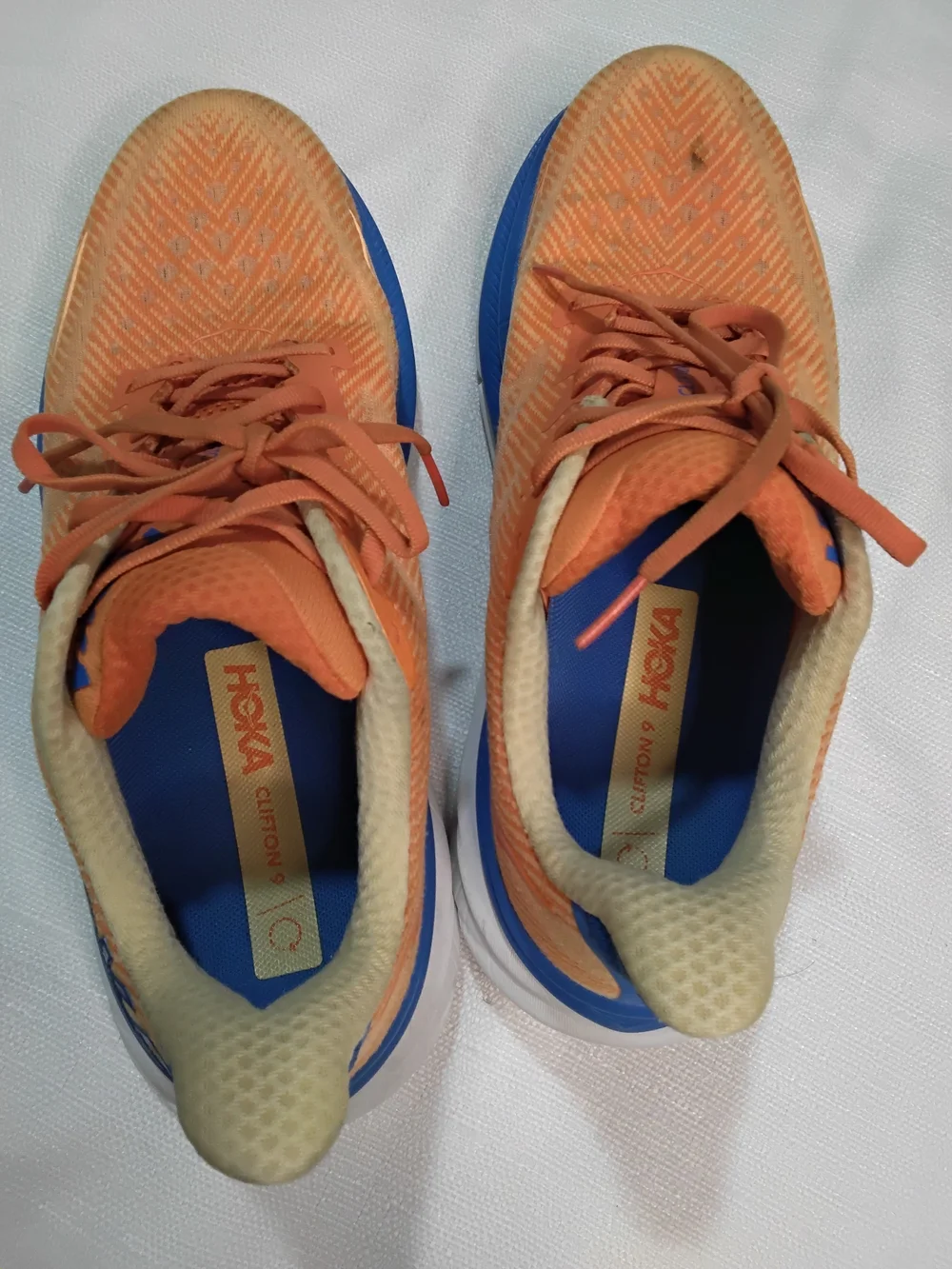 Hoka Clifton 9 Men's Coral Orange Running Shoes with Blue Midsole Sz 9D.